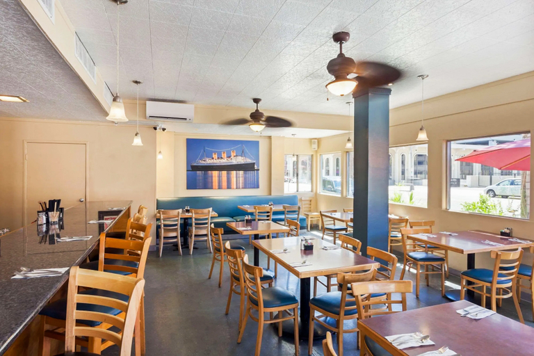 Food & Drinks 5, Travelodge by Wyndham Long Beach Convention Center, Los Angeles