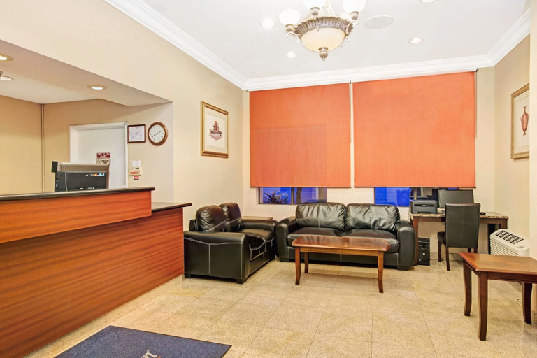 Public Area 4, Howard Johnson by Wyndham Torrance, Los Angeles