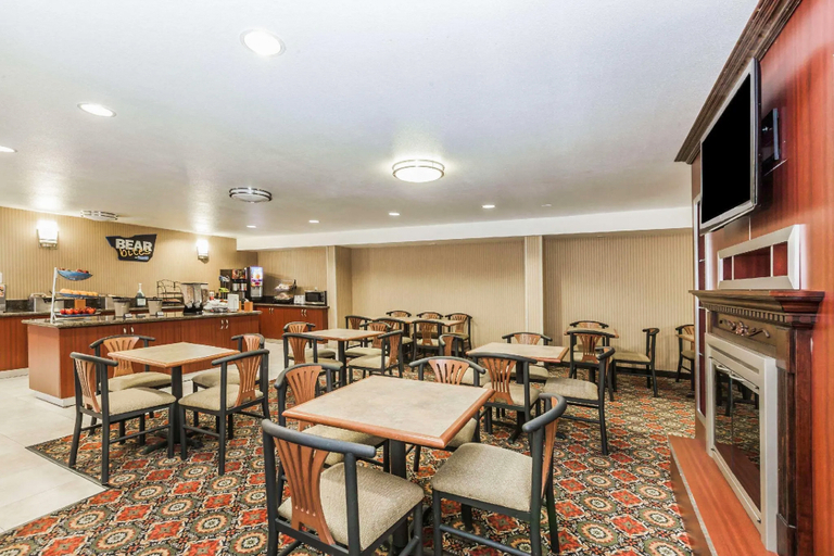 Dining Room, Travelodge by Wyndham Sylmar CA, Los Angeles