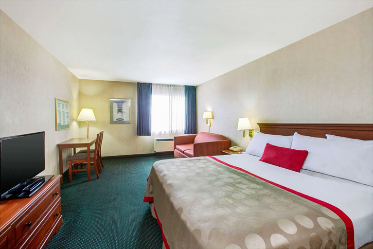 Bedroom 3, Ramada by Wyndham Hawthorne LAX / LA Stadium, Los Angeles