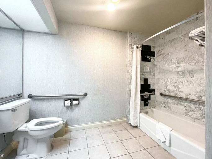 Bathroom 3, Park Suites Hotel, Los Angeles