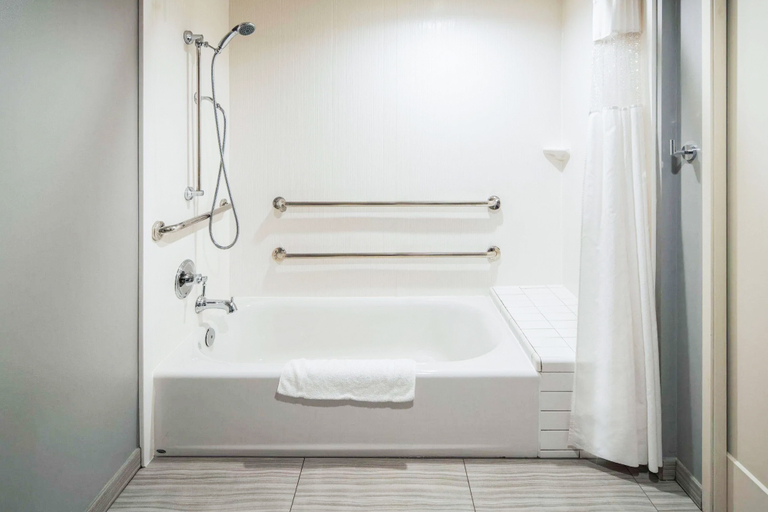 Bathroom 3, Ramada by Wyndham Burbank Airport, Los Angeles