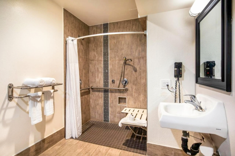 Bathroom 5, Travelodge by Wyndham LAX, Los Angeles