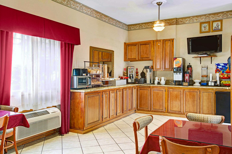 Dining Room, Ramada By Wyndham Redondo Beach, Los Angeles