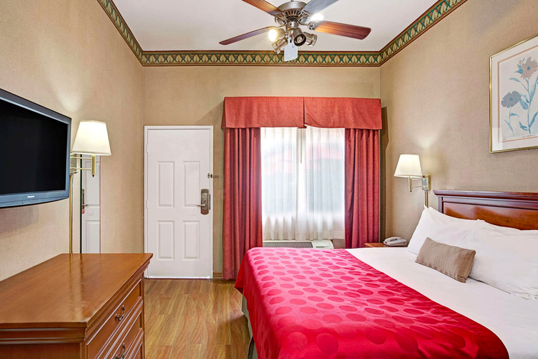 Bedroom 2, Ramada By Wyndham Redondo Beach, Los Angeles
