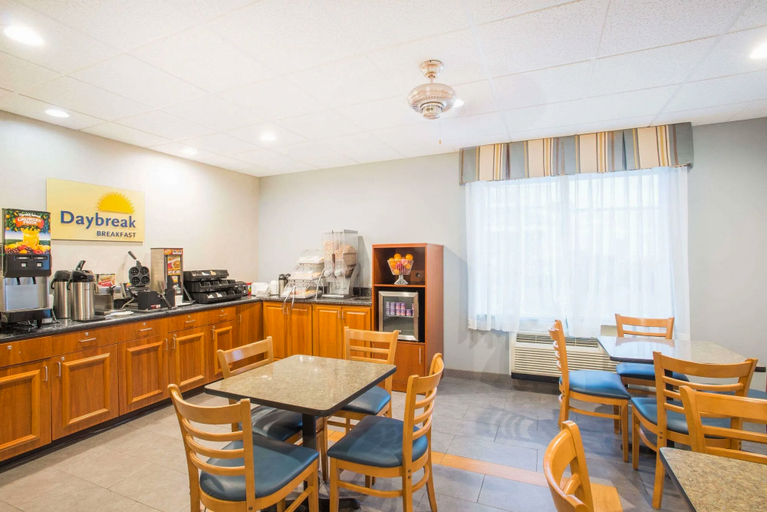Dining Room, Days Inn by Wyndham Watertown Fort Drum, Jefferson