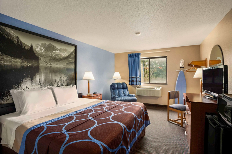 Bedroom 2, Quality Inn Oneida near Casino, Madison