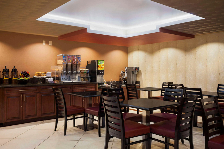 Dining Room, Super 8 by Wyndham Bronx, New York