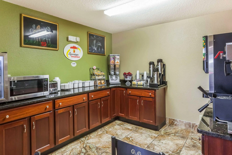 Dining Room, Super 8 by Wyndham Amsterdam, Montgomery