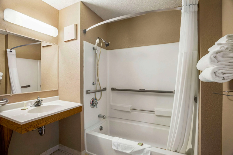 Bathroom 3, Quality Inn Oneida near Casino, Madison