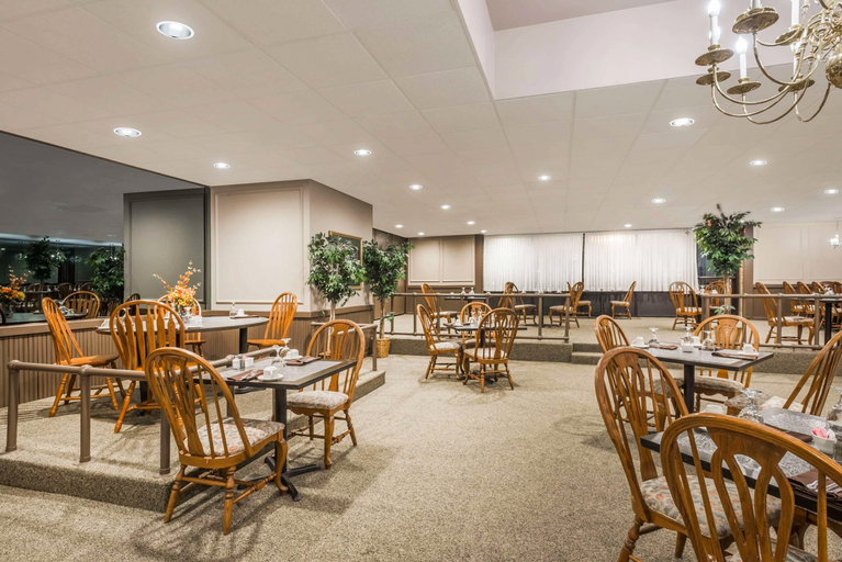 Food & Drinks 5, Ramada by Wyndham Watertown/Thousand Islands NY, Jefferson