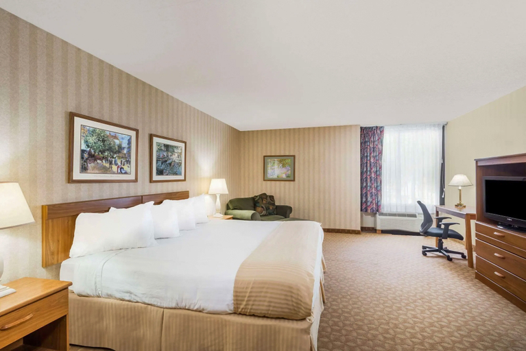 Bedroom 2, Ramada by Wyndham Watertown/Thousand Islands NY, Jefferson