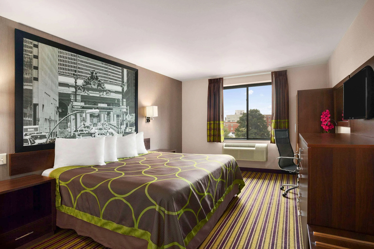 Bedroom, Super 8 by Wyndham Bronx, New York