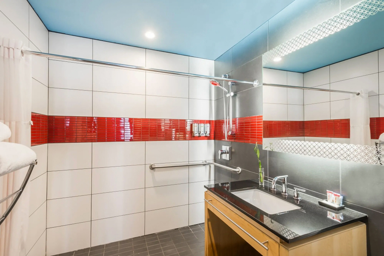Bathroom 3, TRYP by Wyndham New York City Times Square / Midtown, New York