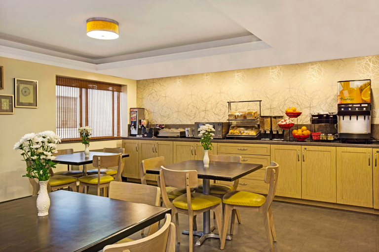 Dining Room, Ramada by Wyndham Staten Island, New York