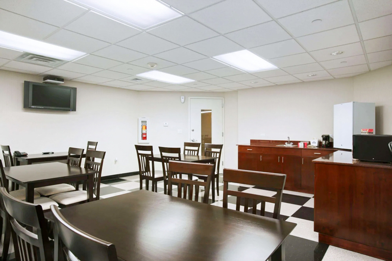 Dining Room, Days Inn by Wyndham Bronx Near Stadium, New York