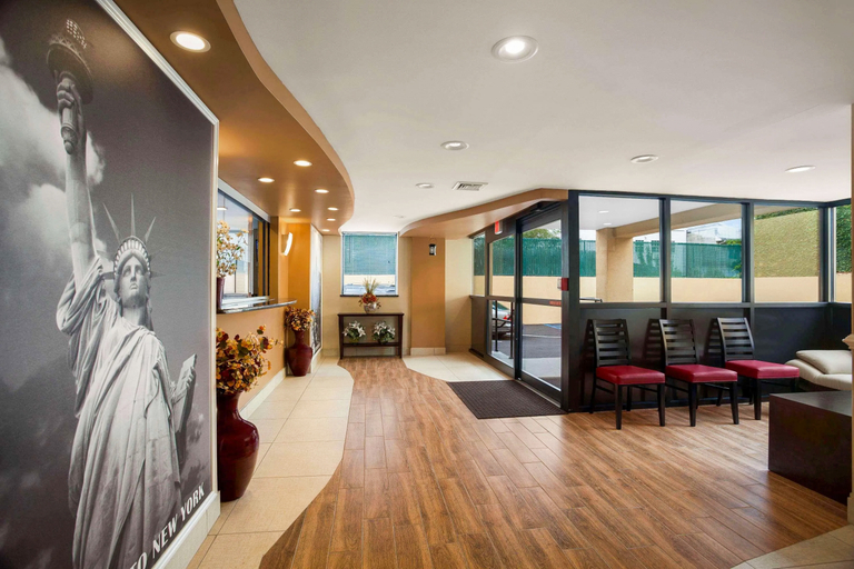 Public Area, Super 8 by Wyndham Bronx, New York