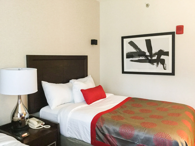 Bedroom 2, Ramada by Wyndham Bronx Terminal, New York
