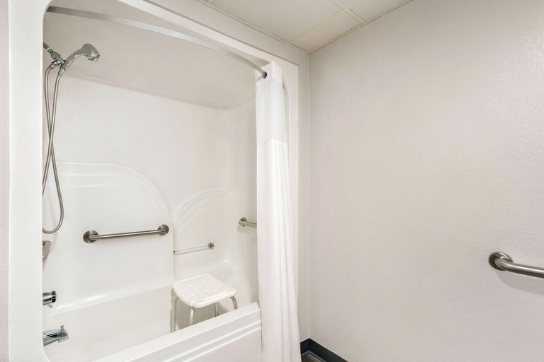 Bathroom 3, Days Inn by Wyndham Canastota/Syracuse, Madison
