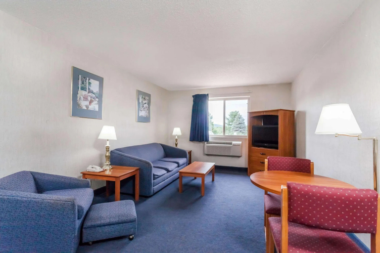 Bedroom 4, Super 8 by Wyndham Sidney NY, Delaware