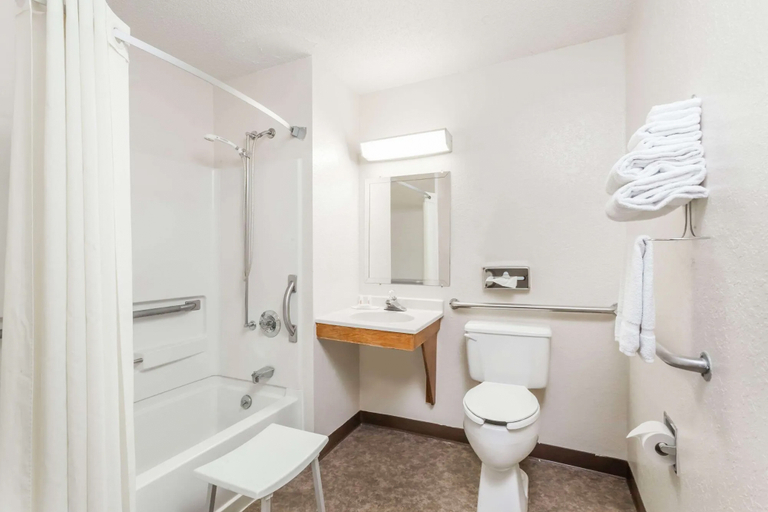 Bathroom 3, Super 8 by Wyndham Sidney NY, Delaware