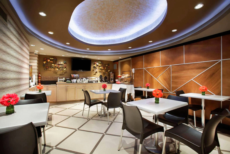 Dining Room, Ramada by Wyndham Bronx, New York