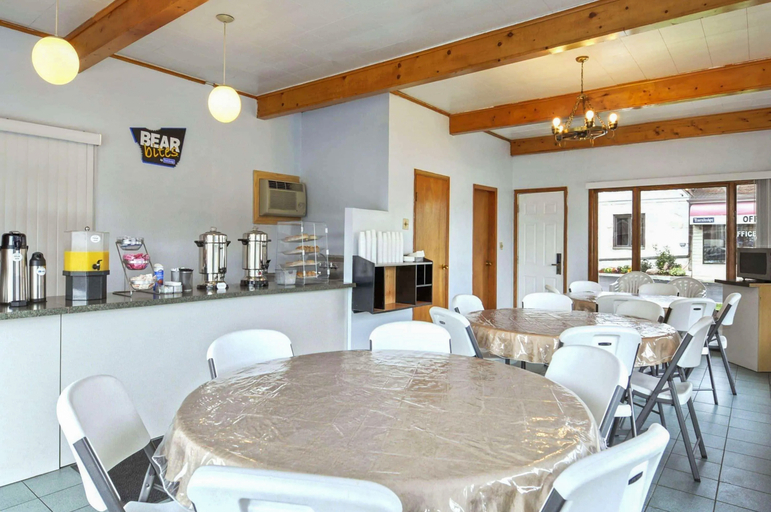 Dining Room, Travelodge by Wyndham Niagara Falls, Niagara