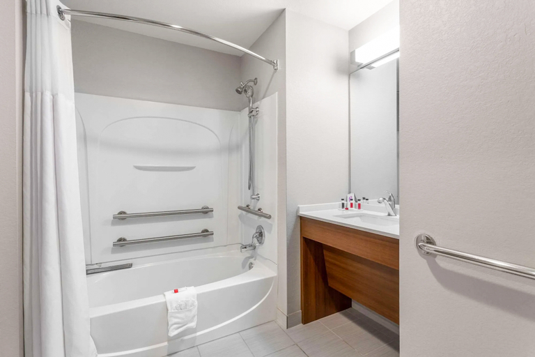 Bathroom 3, Microtel Inn & Suites by Wyndham Niagara Falls, Niagara