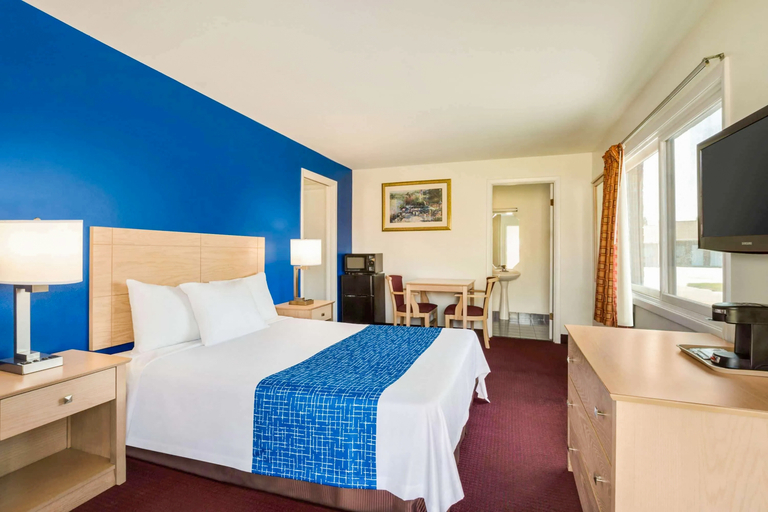 Bedroom 2, Travelodge by Wyndham Niagara Falls, Niagara