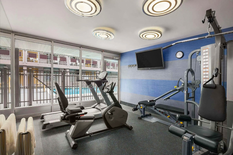 Sport & Beauty 3, Ramada by Wyndham Rockville Centre, Nassau