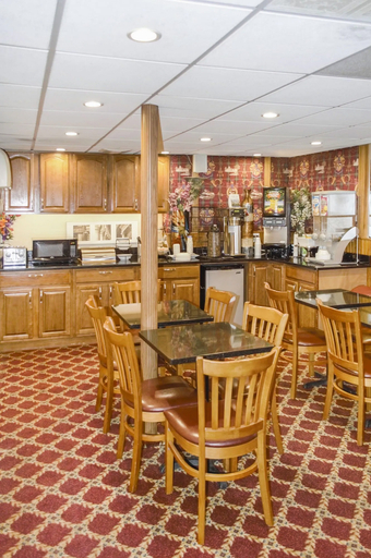 Dining Room, Travelodge by Wyndham Manhasset, Nassau