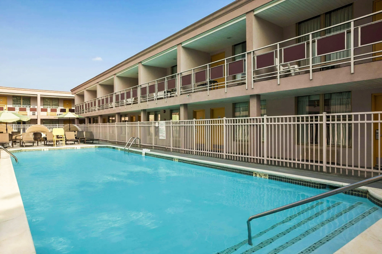 Sport & Beauty 2, Ramada by Wyndham Rockville Centre, Nassau