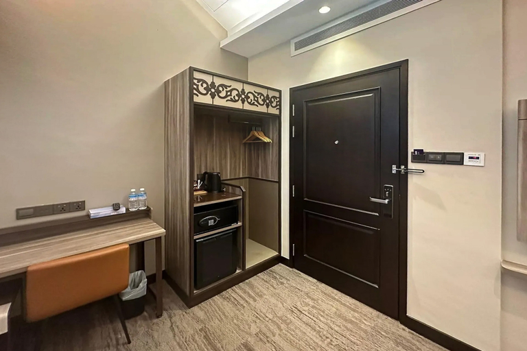 Bedroom 5, Lion Peak Hotel Hamilton (temporarily closed), Singapore