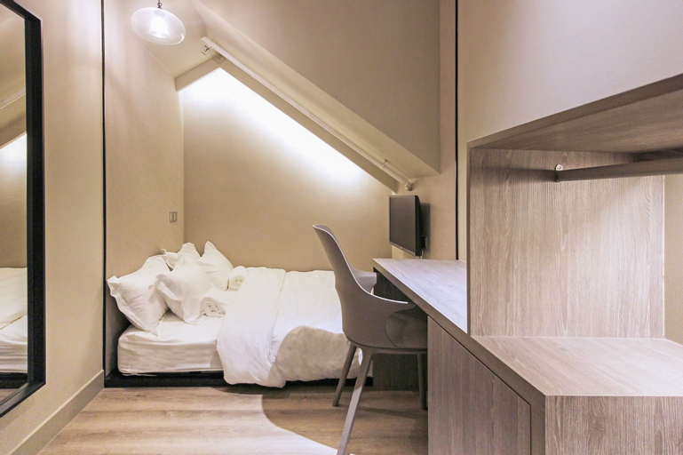 Bedroom 2, ST Signature Jalan Besar, SHORT OVERNIGHT, 13 hours: 6PM-7AM, Singapura
