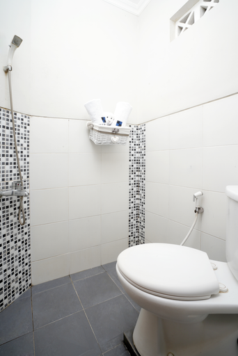 Bathroom, D’Paragon Tambakboyo, Sleman