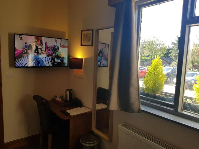 Others, Crosshill Hotel, Glasgow