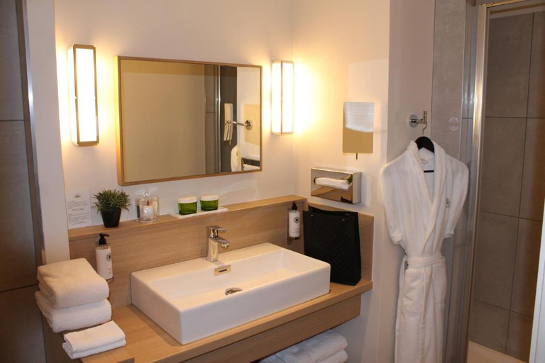 Bathroom 3, MAISON LIA, Marne