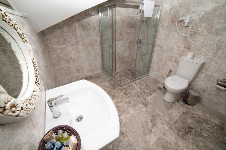 Bathroom 4, HHK Downtown Hotel, Fatih