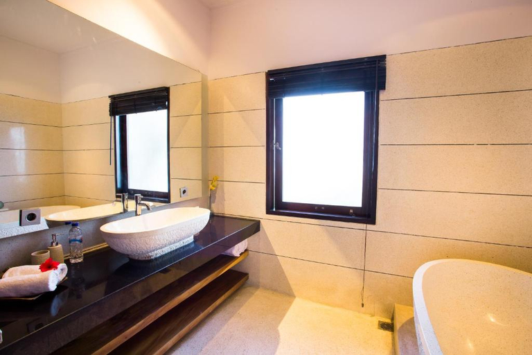 Bathroom 3, The Point Resort Lembongan, Klungkung
