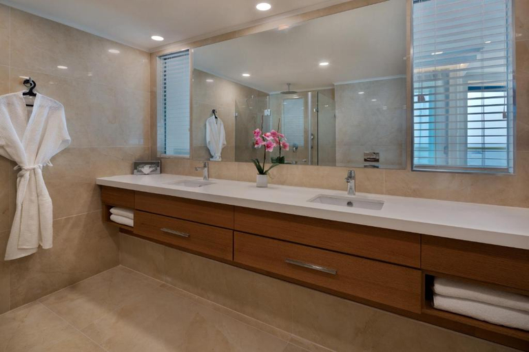 Bathroom, Okeanos Suites Herzliya by Herbert Samuel