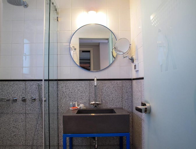 Bathroom 4, Bezalel Hotel