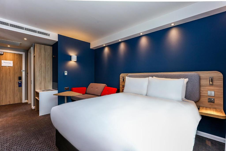 Bedroom 3, Holiday Inn Express BICESTER by IHG, Oxfordshire