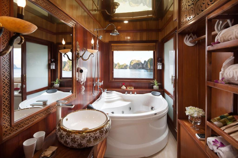 Bathroom, La Regina Royal Cruise, Hạ Long