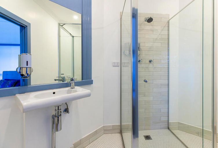 Bathroom, Commonwealth Hotel, Newcastle - Inner City