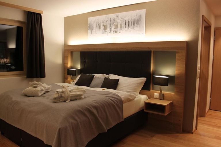 Bedroom 1, The Onya Resort & Spa, Goms