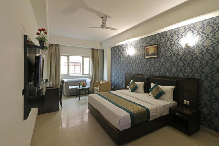 Bedroom 2, Smart Plaza Hotel-Mahipalpur, Delhi