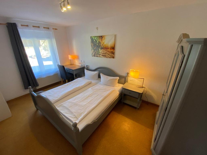 Bedroom 3, Hotel Tanne, Ilm-Kreis
