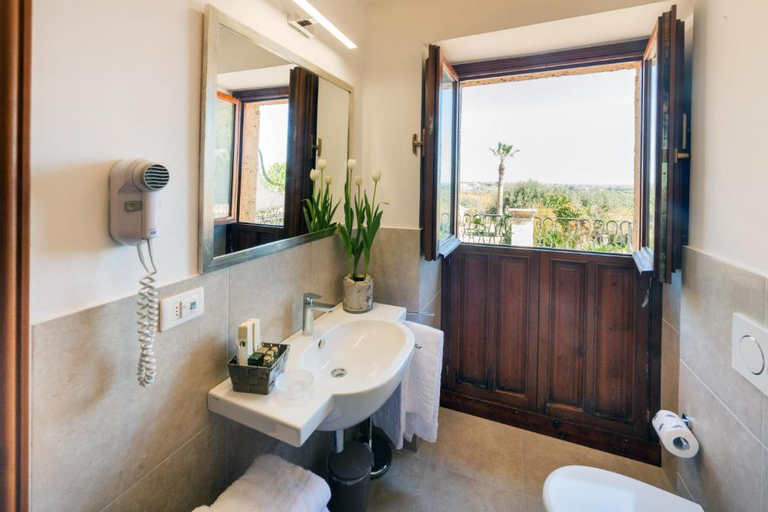 Bathroom 5, Relais Villa Favorita Noto, Syracuse