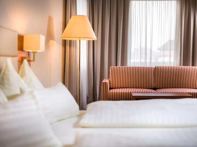 Bedroom 3, Vergeiner's Hotel Traube, Lienz