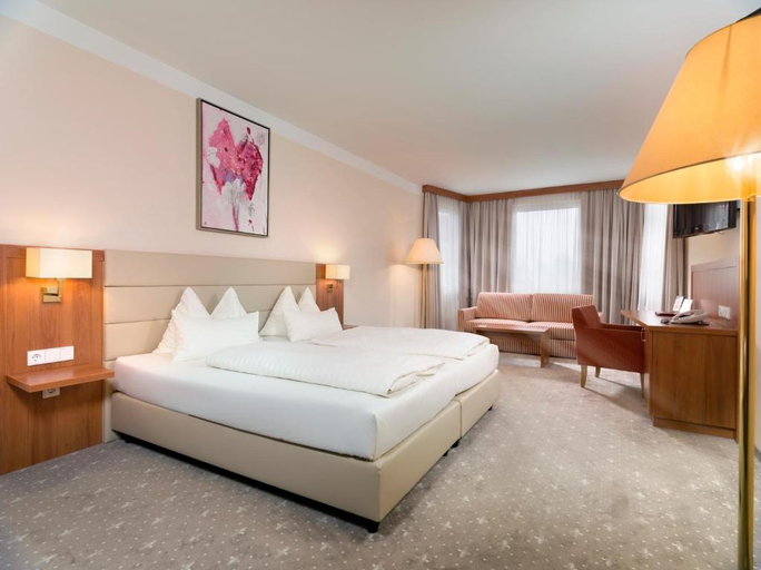Bedroom 2, Vergeiner's Hotel Traube, Lienz